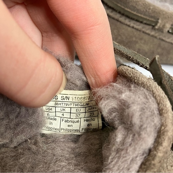 UGG Dakota slippers taupe women’s size 6 house shoes casual shearling lined - Picture 10 of 10